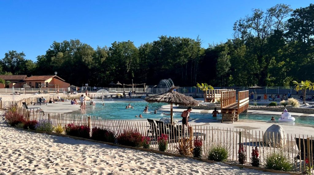 piscine lagon Domaine de la Dombes