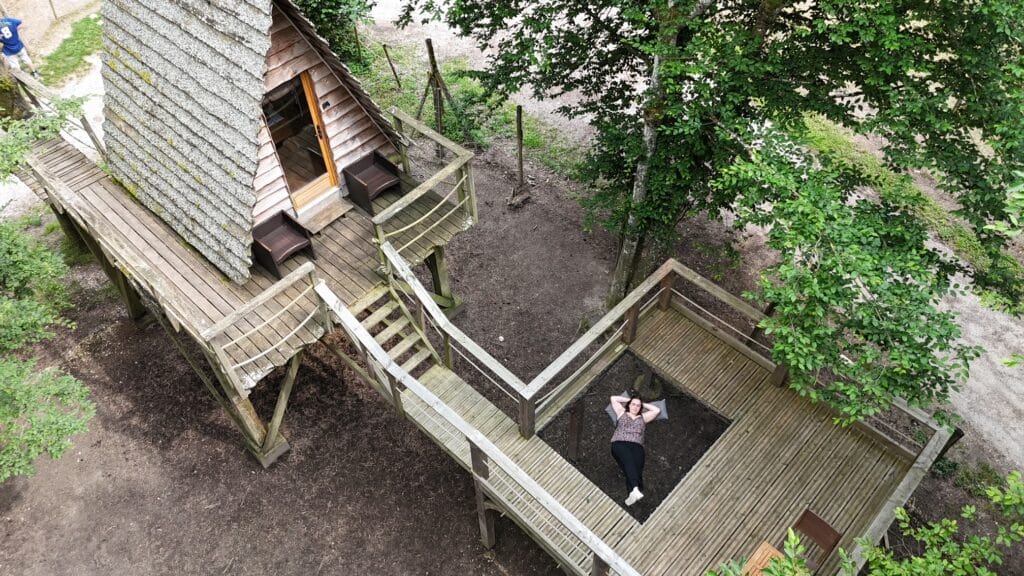 cabane cerf vue drone Domaine de la Dombes