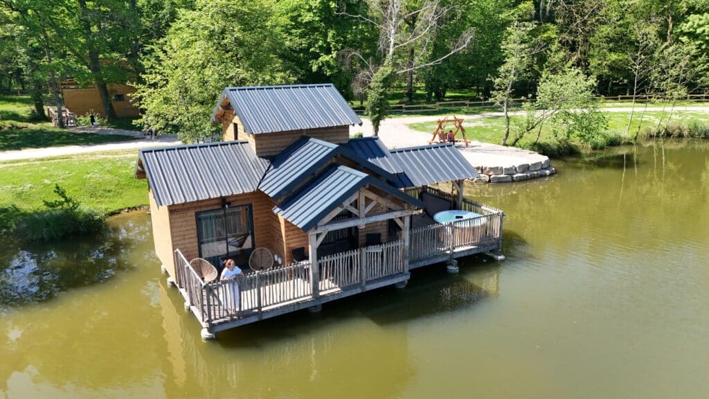 cabane sur l’eau spa privatif